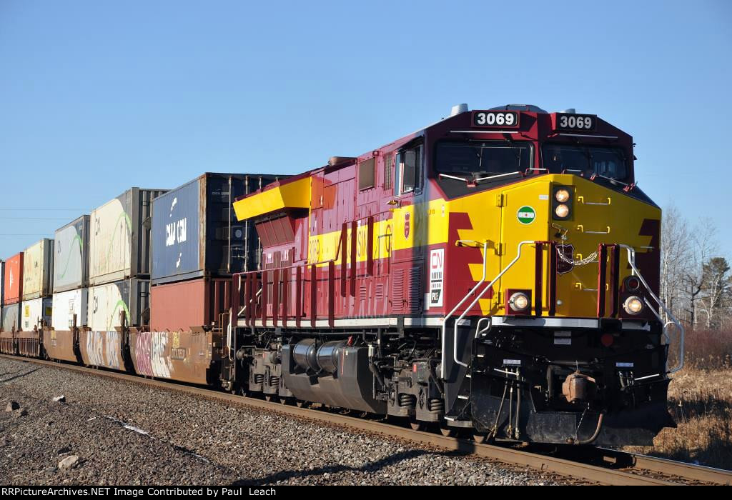 Wisconsin Central heritage unit leads eastbound intermodal